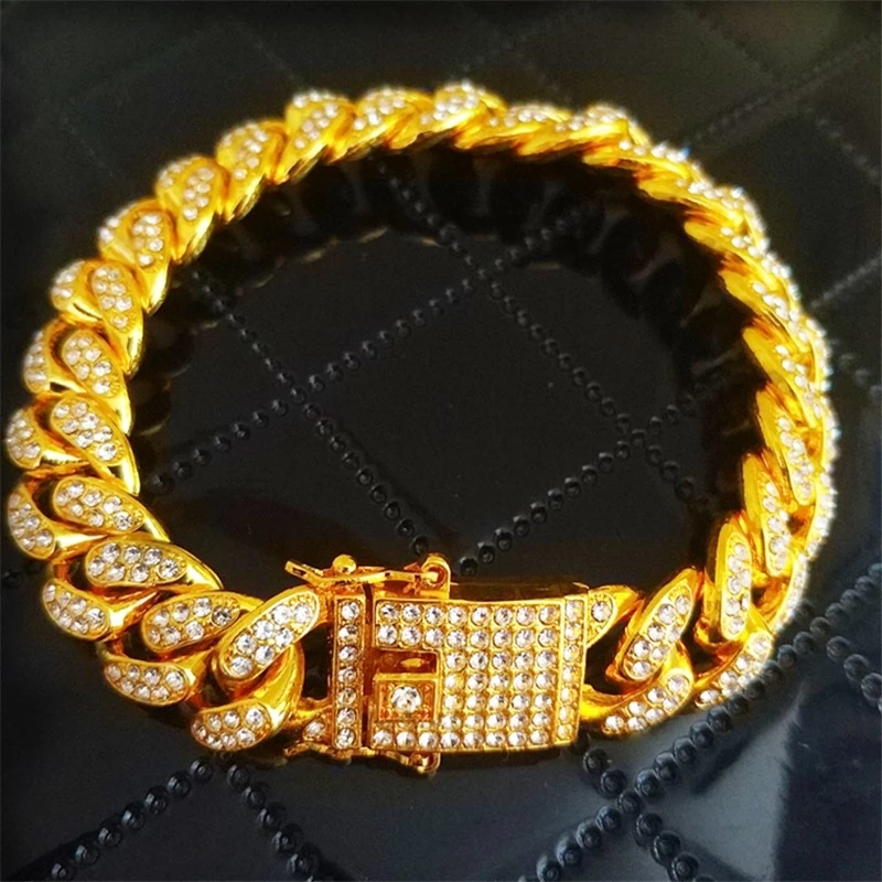 Indumentaria y Accesorios36
