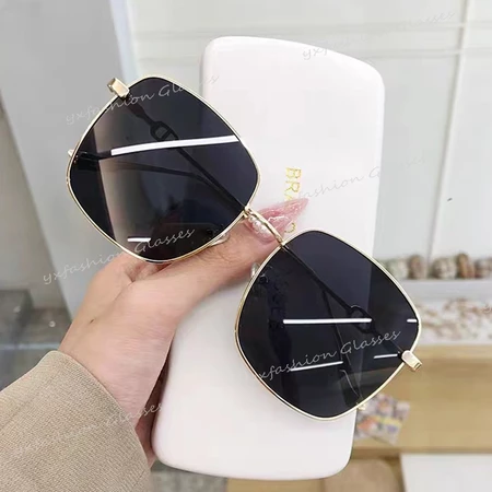 Indumentaria y Accesorios32